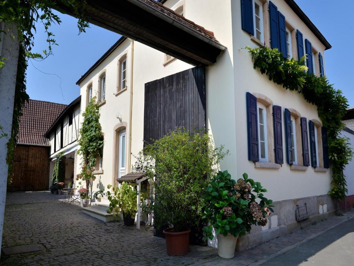 Gaestehaus & Weingut Gehrig Weisenheim am Sand Exterior photo